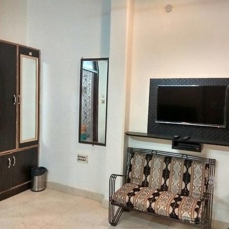 Hotel Pearl Plaza Nuova Delhi Esterno foto