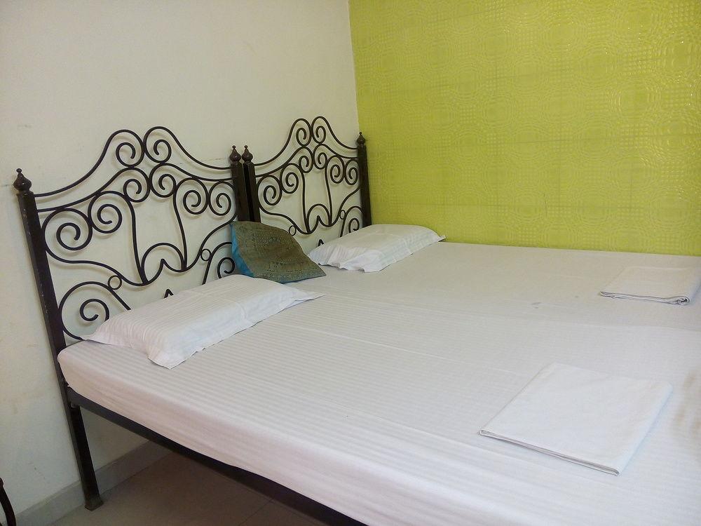 Hotel Pearl Plaza Nuova Delhi Esterno foto