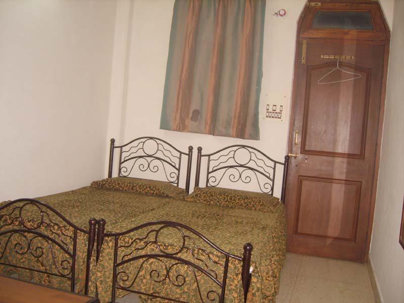 Hotel Pearl Plaza Nuova Delhi Esterno foto