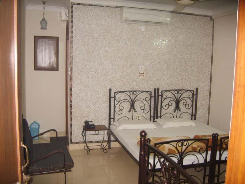 Hotel Pearl Plaza Nuova Delhi Esterno foto