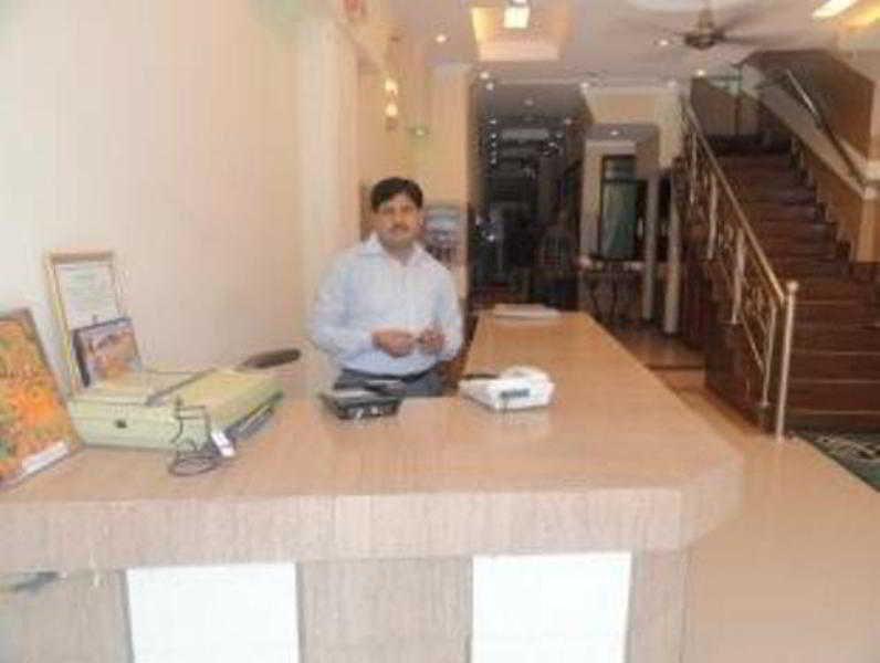 Hotel Pearl Plaza Nuova Delhi Esterno foto
