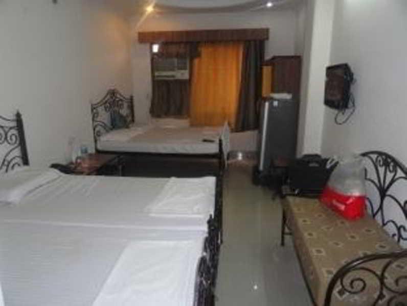 Hotel Pearl Plaza Nuova Delhi Esterno foto