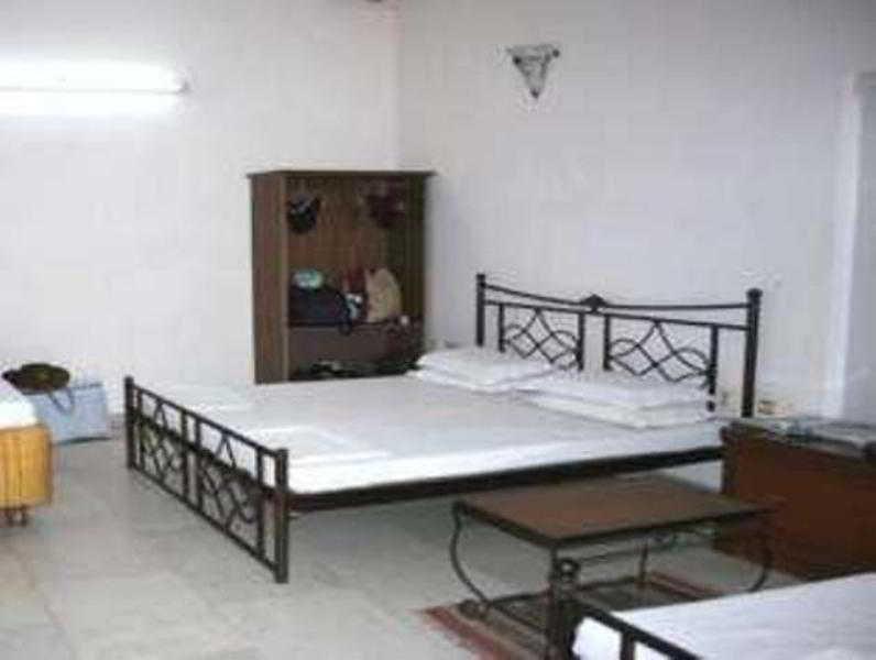 Hotel Pearl Plaza Nuova Delhi Esterno foto