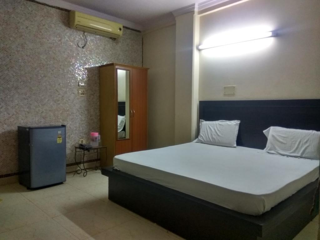 Hotel Pearl Plaza Nuova Delhi Esterno foto