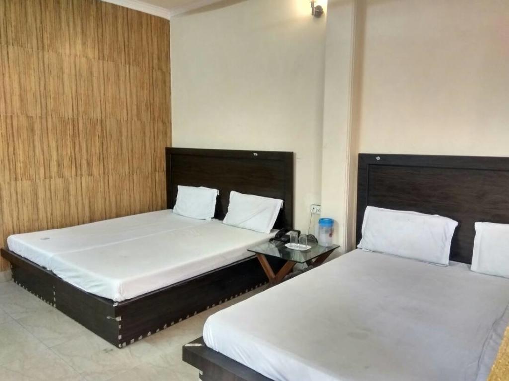 Hotel Pearl Plaza Nuova Delhi Esterno foto