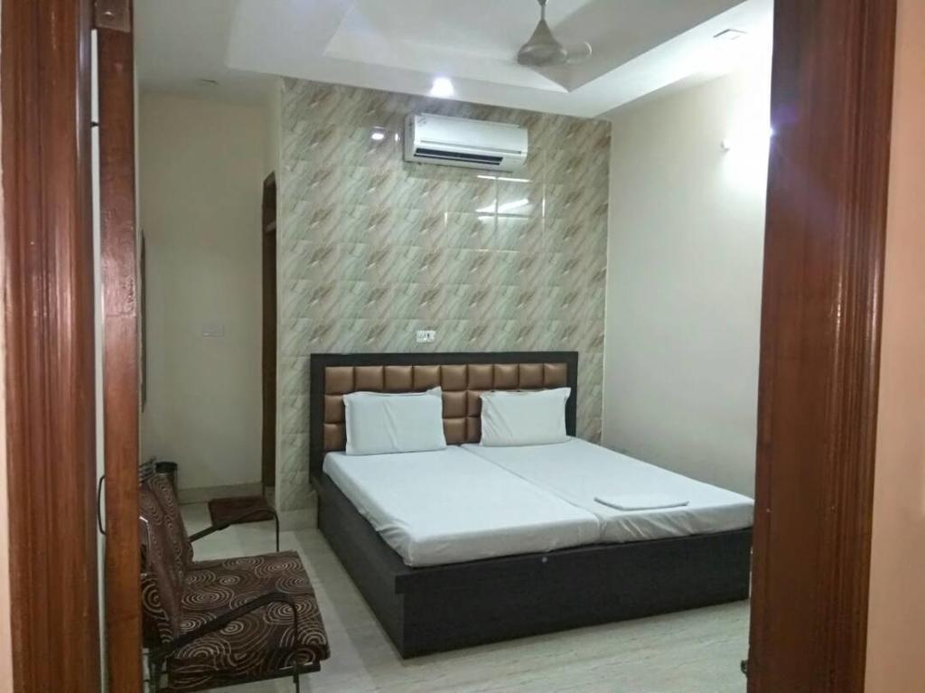 Hotel Pearl Plaza Nuova Delhi Esterno foto